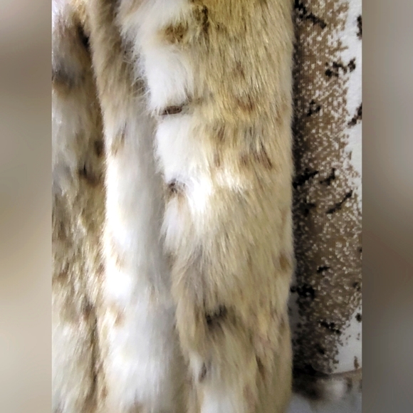 Outdoor Edition by Parkhurst Faux Fur Vest - Picture 6 of 9